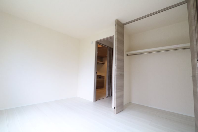Luana Court C ベッドルーム